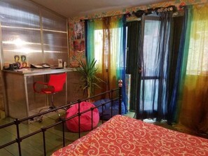 高級寢具、獨特裝潢、布置獨特、筆電工作空間