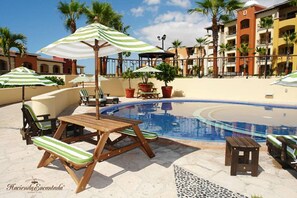 Alberca techada y alberca climatizada