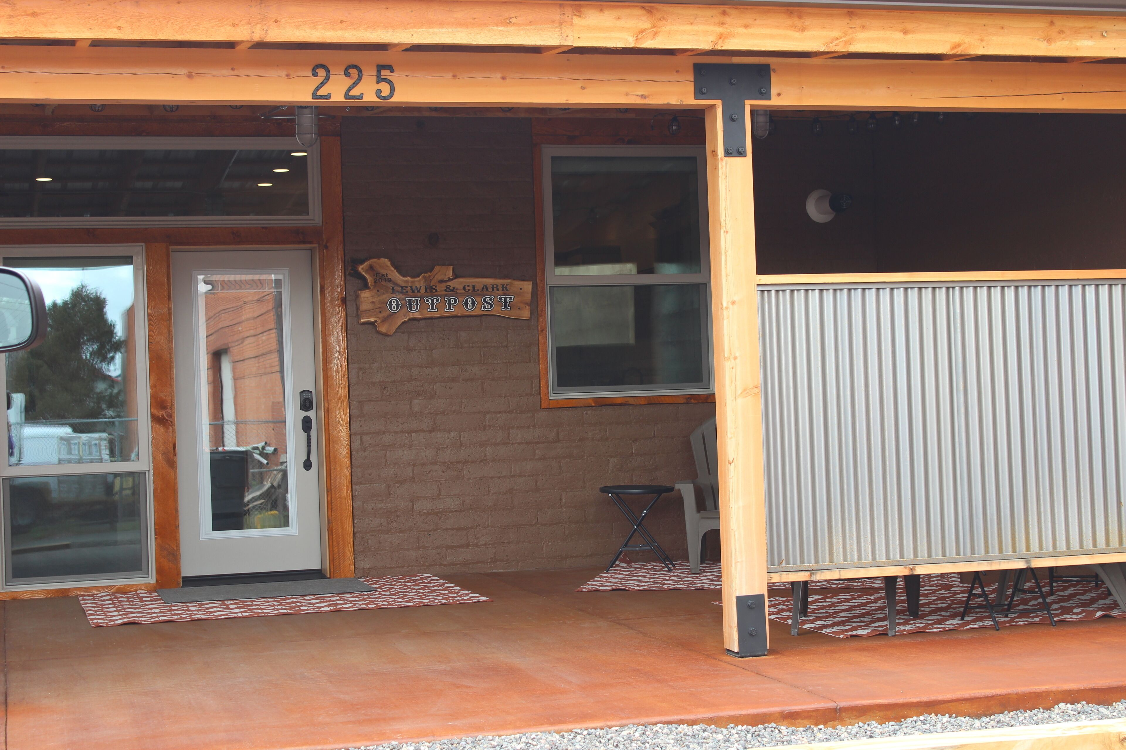  Downtown bungalow that is private and conveniently located 