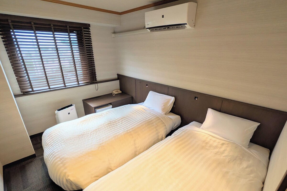 Quarto duplo standard, para não fumantes | Escrivaninha, Wi-Fi de cortesia, roupa de cama