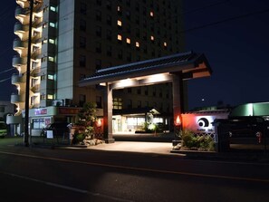 Façade de l’hébergement - soirée/nuit