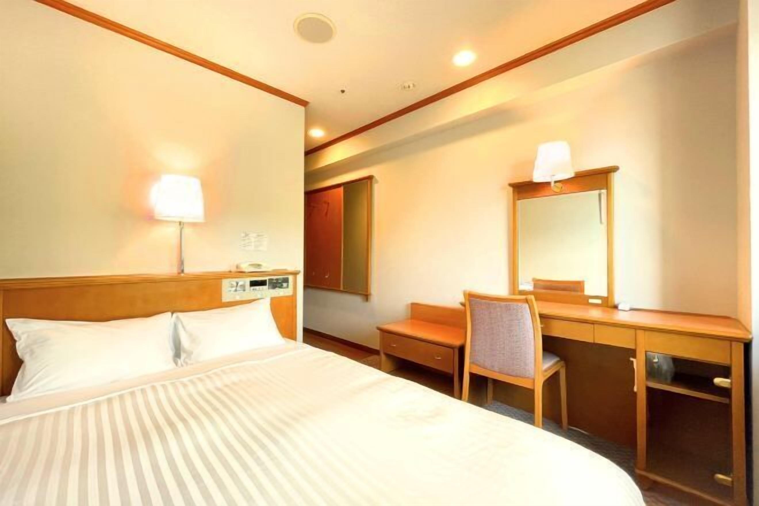 Desk, free WiFi, bed sheets