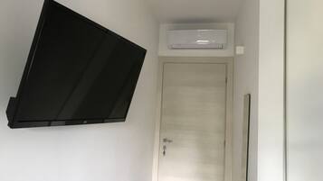 Double Room (New York) | Desk, free WiFi, bed sheets