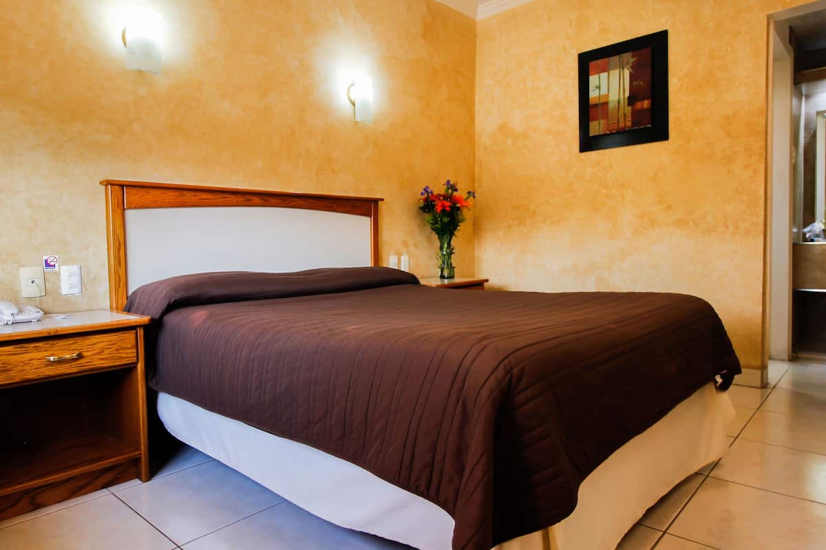 Basic Single Room | 1 bedroom, desk, blackout drapes, WiFi (free)