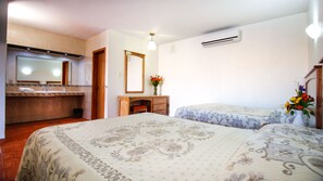 1 bedroom, individually decorated, individually furnished, desk - Hotel & Suites Marrod (Chihuahua)