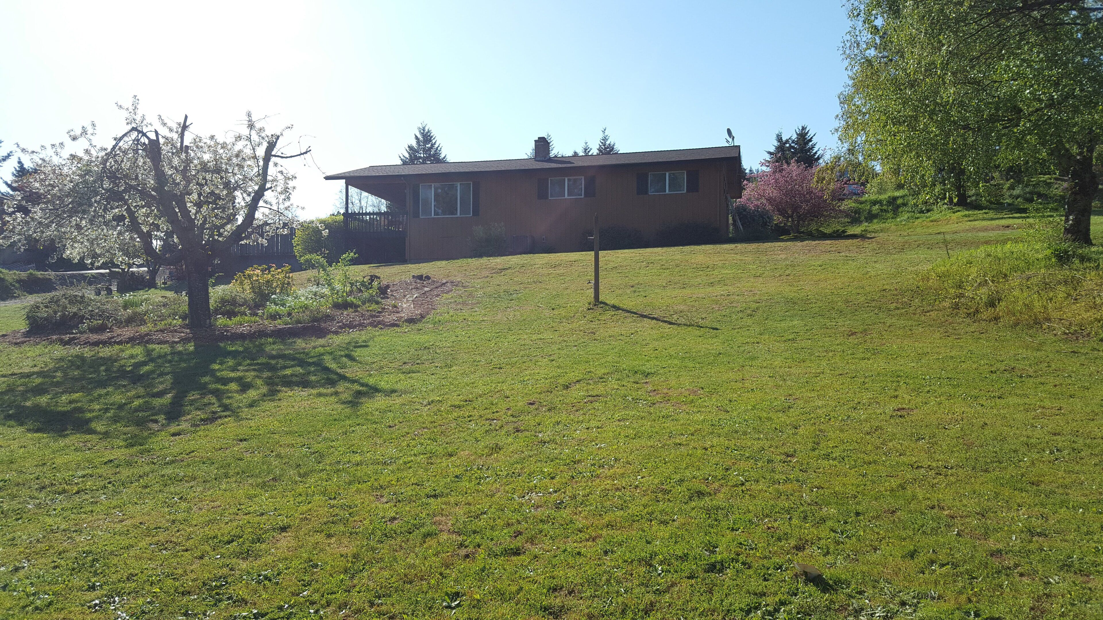 Stunning Gorge & Mt Hood Views in Private Neighborhood 5 miles to Hood River