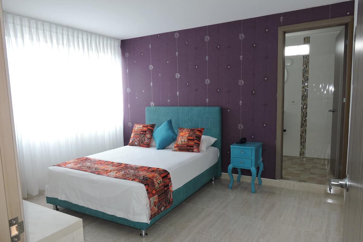 1 habitación, escritorio, tabla de planchar con plancha y wifi gratis