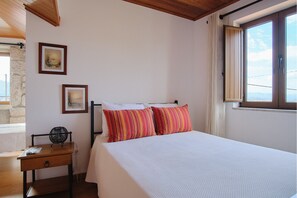 Family Room, Mountain View | Premium bedding, blackout curtains, soundproofing, iron/ironing board - Casa de Igarei (Vouzela)