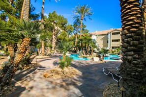 Pool - Modern Decour, walking distance to the strip. Stainless Steel Appliances (Las Vegas)