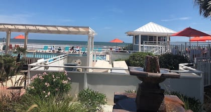Beautiful Direct Ocean Front View Condo