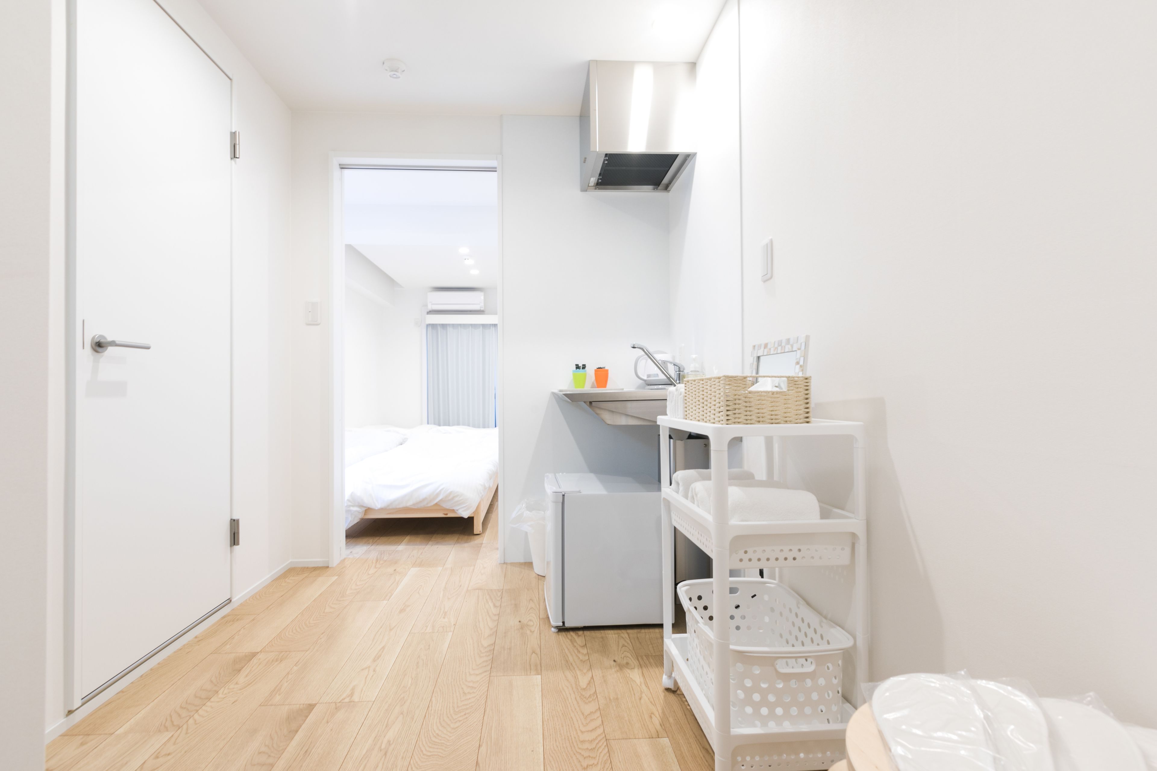 Quarto triplo standard, cozinha americana | Opções para refeição no quarto