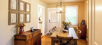 Charming Mökki sijaitsee kÀvelyetÀisyydellÀ keskustan Brevard, NC