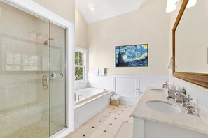 House (1 Bedroom) | Bathroom | Bathrobes, towels, soap, shampoo - Villa Lavender (Sag Harbor)