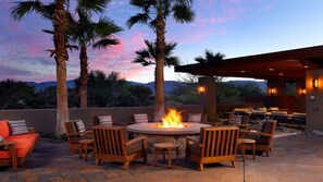 Outdoor dining - Two bedroom lockoff at The Westin Desert Willow Villas (Palm Desert)