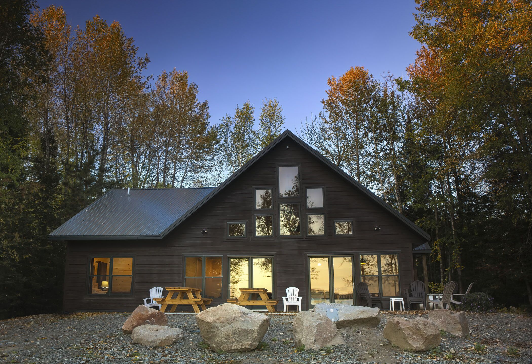 3 bedroom w/ loft/2 bath lake home, fireplace, across from BWCA,7 miles from Ely