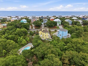 A residential area with houses, a swimming pool, and a view of the ocean. - Oceanside,private pool,golf cart,elevator,easy beach access,in Spinnaker's Reach (Emerald Isle)