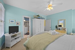 4 bedrooms, iron/ironing board, travel crib, free WiFi - Oceanside,private pool,golf cart,elevator,easy beach access,in Spinnaker's Reach (Emerald Isle)