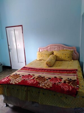 Desk, free WiFi - Olivia Homestay (Banyuwangi)