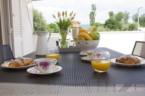 تناول الطعام بالخارج