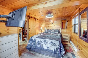 2 bedrooms, desk, Internet, bed sheets