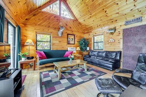 TV, fireplace, DVD player, stereo