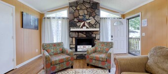 Large Yard, Cabin in the Woods! - Columbus Retreat