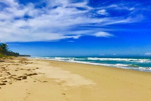 On the beach - Private Beachfront villa Brisas Doradas 50 meters from the Beach  (Cabarete)