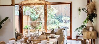 Beach Jungle: Pet-Friendly Guesthouse, Hot Tub, Pool & Fire