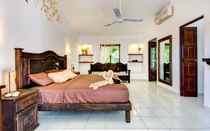 4 bedrooms, desk, iron/ironing board, free WiFi - Private pool? We have it! Caribbean Sea very close? We have it too! Try us! (Playacar)