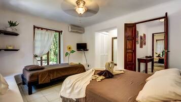 4 bedrooms, desk, iron/ironing board, free WiFi