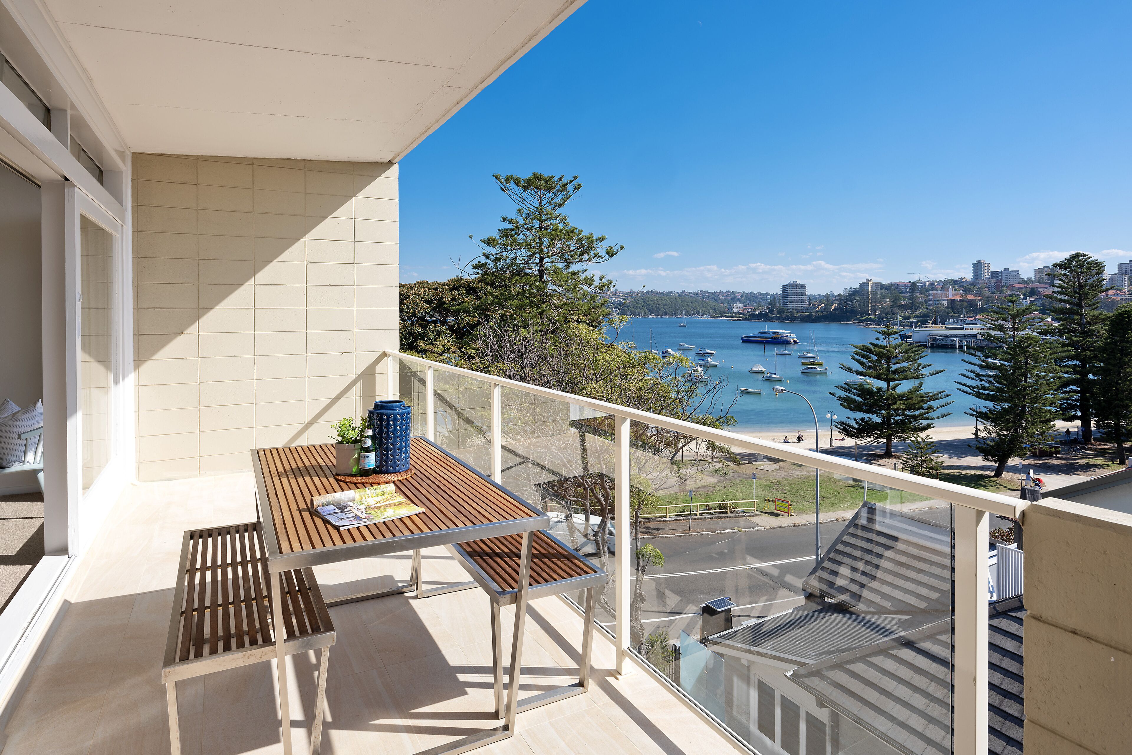 HARBOUR MAGIC- FOOTSTEPS TO THE BEACH AND FERRY