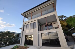 Exterior - Sunset Beach House 1770 Level 2 (Seventeen Seventy)