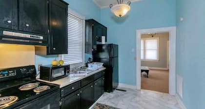 ⭐️Downtown Cottage lähellä jokea * 15 min Benningiin * Lemmikit tervetuloa✨