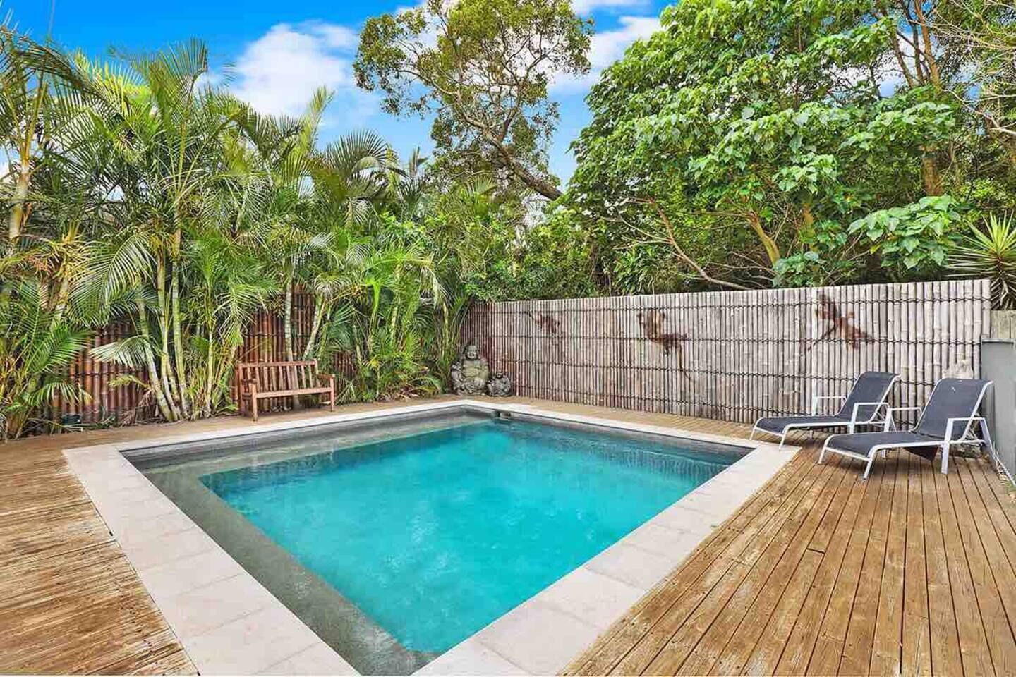 Central Mooloolaba Beach House with Pool & Granny flat