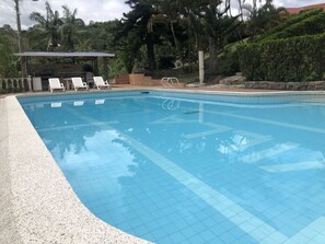 Pool - Beautiful house immersed in nature (Tibacuy)