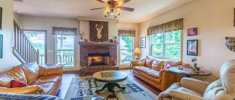 TV, lareira, DVD player, mesa de pingue-pongue