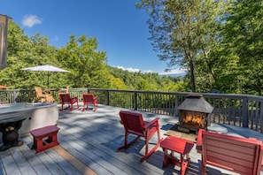 Outdoor dining - Birds Nest-Hot Tub - Views - Gas Firepit (Bryson City)