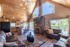 Téléviseur, foyer, lecteur de DVD