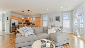 Televisión y chimenea