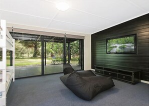 4 bedrooms, iron/ironing board - Bright River Rest, secluded sanctuary with pool! (Bright)