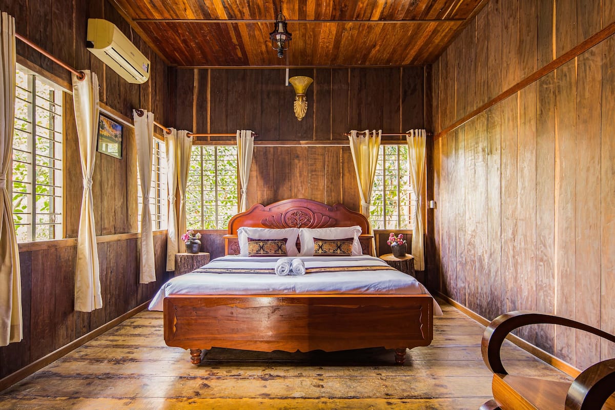Deluxe Double Room, 1 Bedroom, Garden View | 2 bilik tidur, bar mini percuma, peti besi dalam bilik, meja