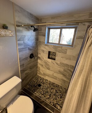 Combined shower/bathtub, towels, soap, toilet paper - Cozy two Bedroom close to lake. Dogs Allowed. Semi private Hot Tub. Large Yard.  (Silverthorne)