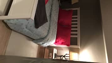 2 bedrooms, iron/ironing board, internet