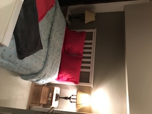 2 bedrooms, iron/ironing board, Internet - Appartement of 2 rooms, bathroom, WC and kitchen all separate, take 5 persons (Créteil)