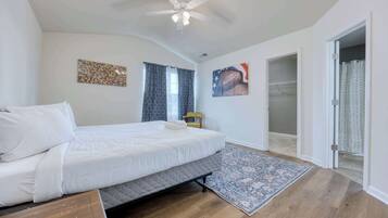 4 bedrooms, iron/ironing board, WiFi, bed sheets