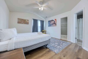 4 bedrooms, iron/ironing board, WiFi, bed sheets