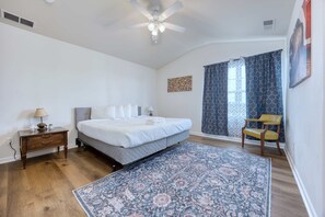 4 bedrooms, iron/ironing board, WiFi, bed sheets