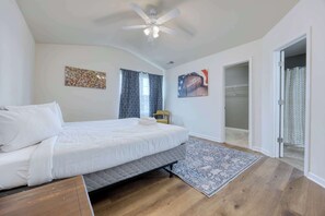 4 habitaciones, tabla de planchar con plancha, wifi y ropa de cama