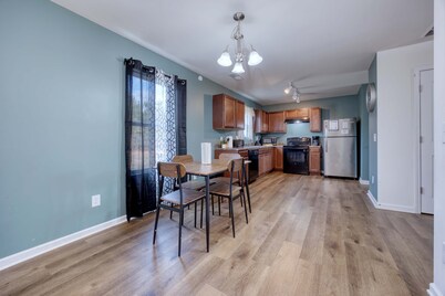 Near Ft. Moore & Downtown - The Moore House 2