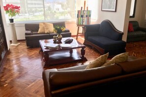TV, lareira
